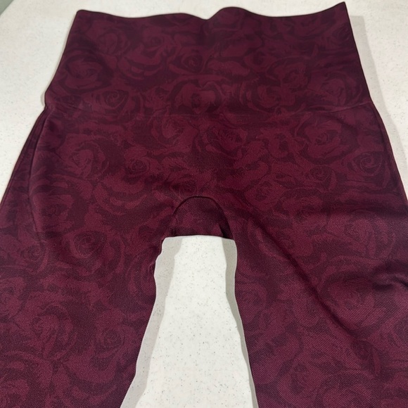 SPANX Leggings Look At Me Now Garnet Rose Maroon XL Women’s EUC - Picture 7 of 7